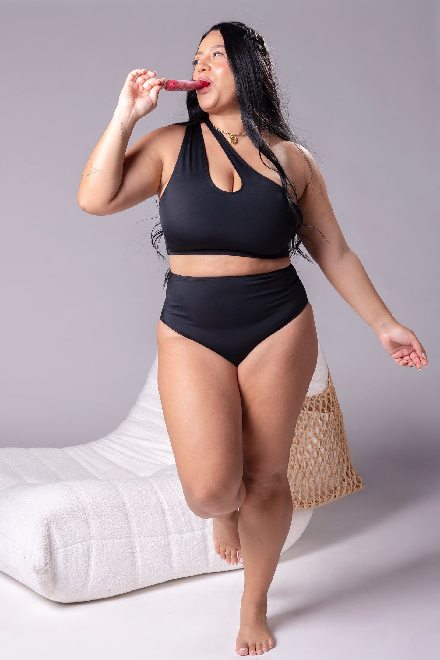 Bikini Audaz Clásico Negro – Top Asimétrico y Panty Talle Alto