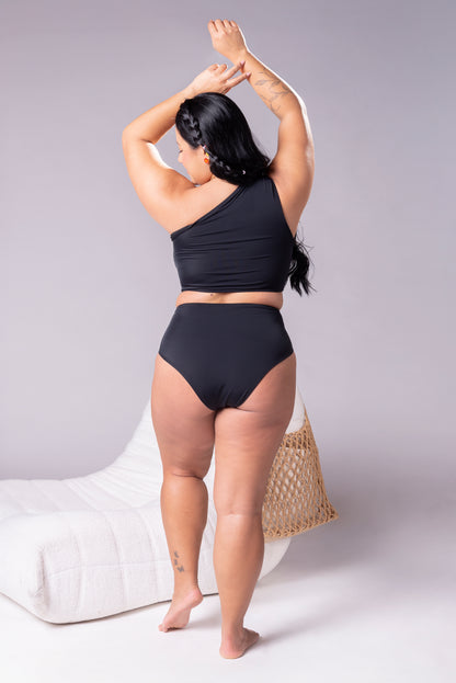 Bikini Audaz Clásico Negro – Top Asimétrico y Panty Talle Alto