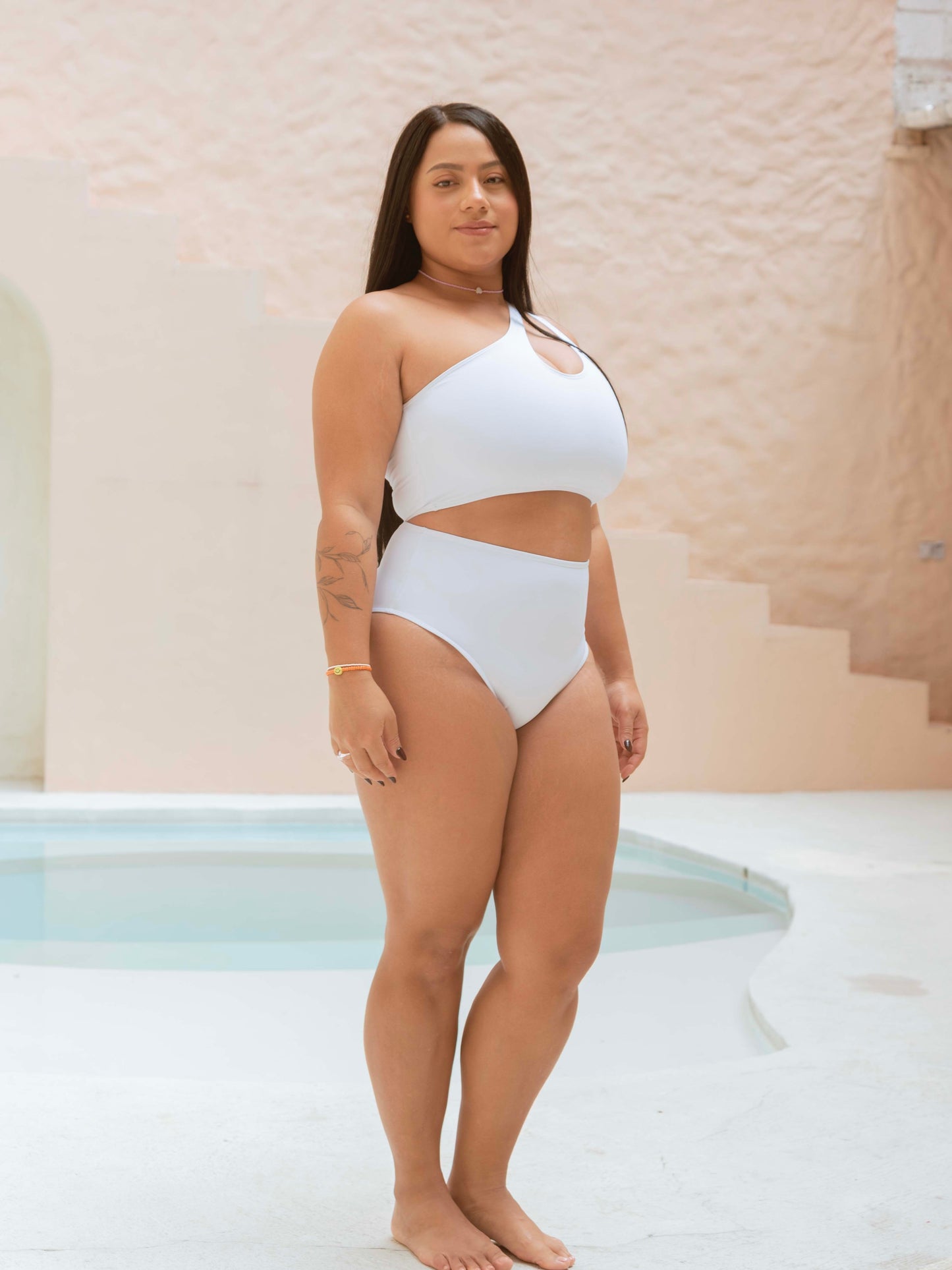 Bikini Blanco Mujer Audaz – Top Asimétrico y Panty Cintura Alta