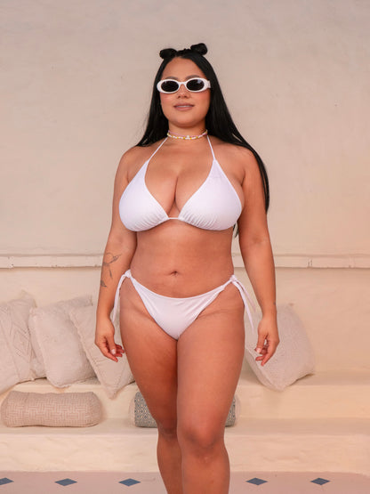 Bikini Blanco Mujer – Top Triángulo Ajustable y Panty Clásico Alma Libre