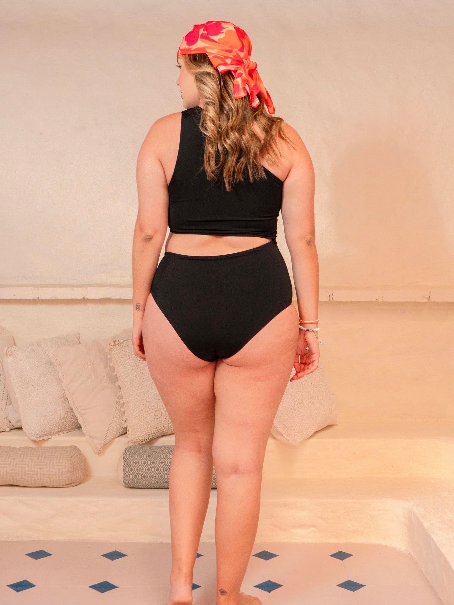 Vestido de Baño Entero Negro Mujer Evolución – Hombro Asimétrico y Recorte Lateral